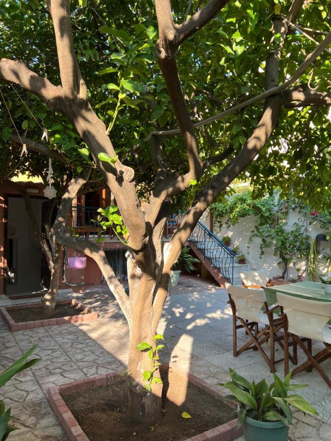 Cosy Guesthouse-Souterrain With Garden In City Center Corinth Exterior foto